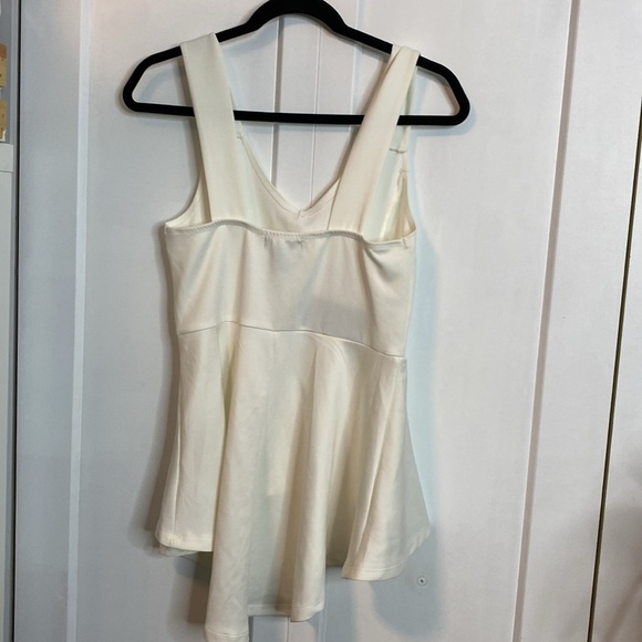💚 Streetwear | White Cream Sleeveless Women's Peplem Top - NWTs - Medium - Picture 4 of 4